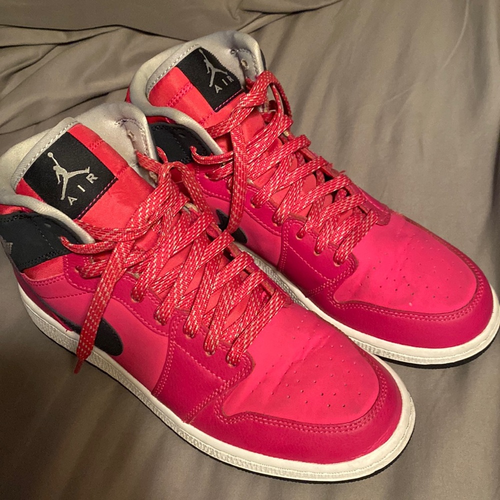 Air Jordan 1 Retro High GG (Vivid Pink/Dark Obsidian)